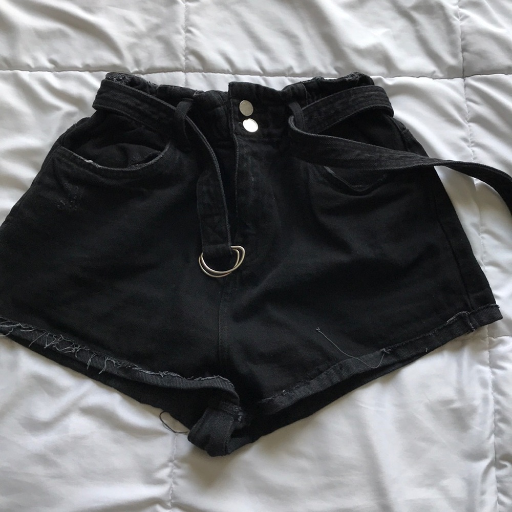 High waisted black frayed denim shorts w/ belt